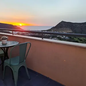 Sybarix Apartment: Precioso Con Vistas Al Golf Y El Mar La Envía